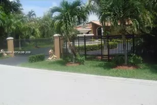 12425 SW 43rd St, Miami, FL 33175 - Photo 3