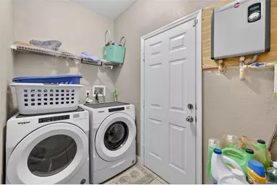 3985 NE 15th St, Homestead, FL 33033 - Photo 13