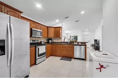 20869 NW 4th St, Pembroke Pines, FL 33029 - Photo 15