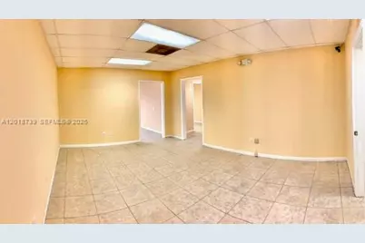 305 NW 10th Ter #305, Hallandale Beach, FL 33009 - Photo 17