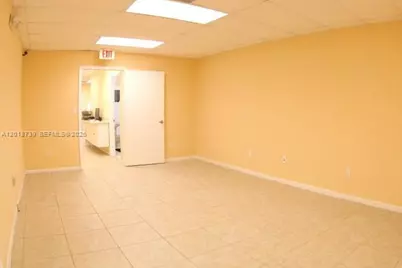 305 NW 10th Ter #305, Hallandale Beach, FL 33009 - Photo 1