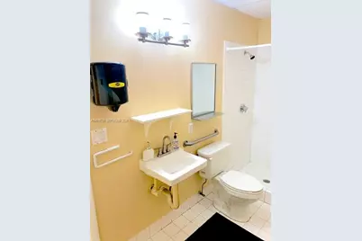 305 NW 10th Ter #305, Hallandale Beach, FL 33009 - Photo 7