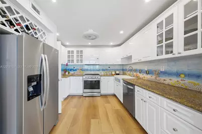 5401 Collins Ave #102, Miami Beach, FL 33140 - Photo 9