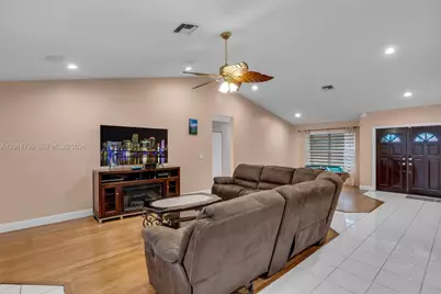 7817 Sunflower Dr, Margate, FL 33063 - Photo 7