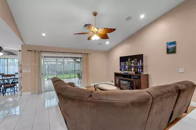 7817 Sunflower Dr, Margate, FL 33063 - Photo 3