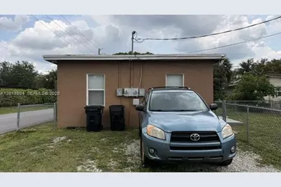 646 NW 14th Ter #APT WEST, Fort Lauderdale, FL 33311 - Photo 3