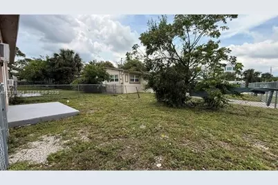 646 NW 14th Ter #APT WEST, Fort Lauderdale, FL 33311 - Photo 5
