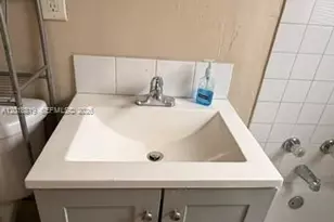 646 NW 14th Terrace, Fort Lauderdale, FL 33311 - Photo 11