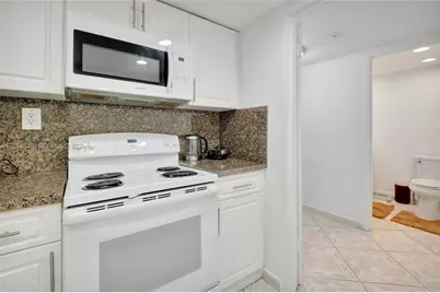 5401 Collins Ave #1126, Miami Beach, FL 33140 - Photo 37