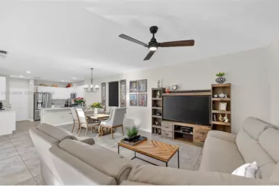 2542 NE 1st St, Homestead, FL 33033 - Photo 5