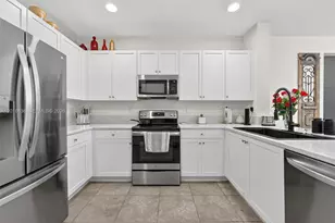 2542 NE 1st St, Homestead, FL 33033 - Photo 13