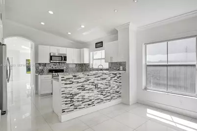 2266 NW 208th Ter, Pembroke Pines, FL 33029 - Photo 15