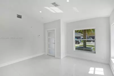 2266 NW 208th Ter, Pembroke Pines, FL 33029 - Photo 9