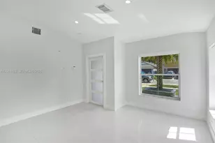2266 NW 208th Terrace, Pembroke Pines, FL 33029 - Photo 9