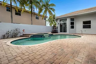 1666 Victoria Pointe Cir, Weston, FL 33327 - Photo 3