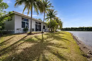 1666 Victoria Pointe Cir, Weston, FL 33327 - Photo 39