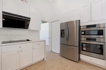 1666 Victoria Pointe Cir, Weston, FL 33327 - Photo 41
