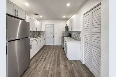 2620 NW 18th Ter, Oakland Park, FL 33311 - Photo 9