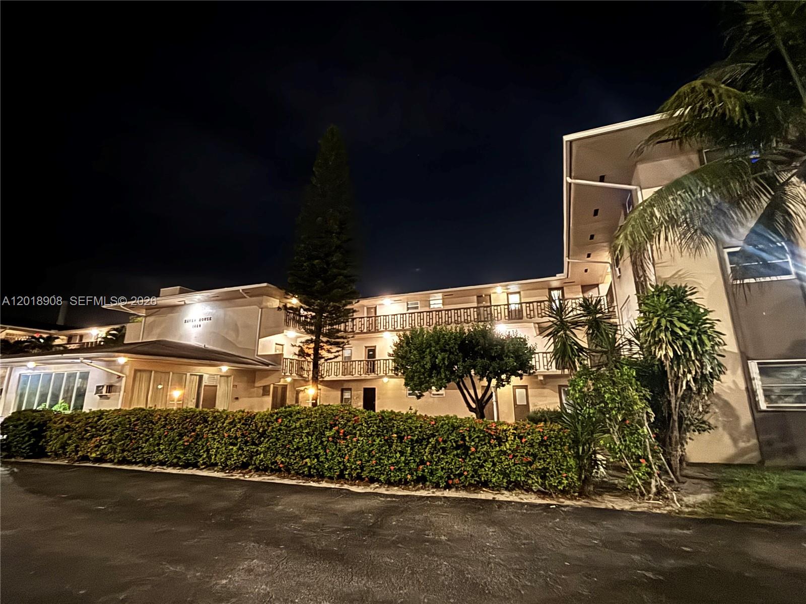 1480 E Sample Rd #209 main architectural view