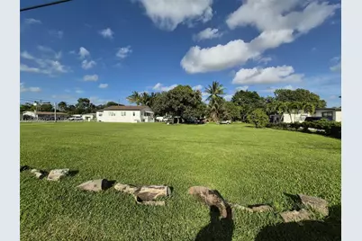 1880 NW 111th St, Miami, FL 33167 - Photo 9