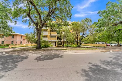 525 Coral Way #402, Coral Gables, FL 33134 - Photo 11