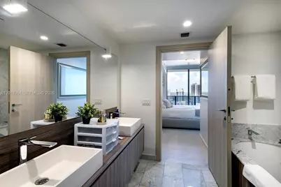 1000 Brickell Plz #2411, Miami, FL 33131 - Photo 9