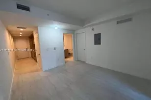 77 SE 5th St, Miami, FL 33131 - Photo 9