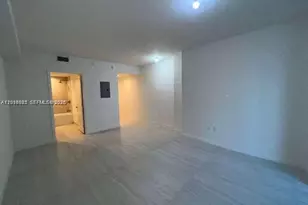 77 SE 5th St, Miami, FL 33131 - Photo 9