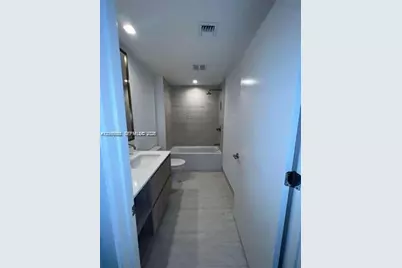 77 SE 5th St #2004, Miami, FL 33131 - Photo 11