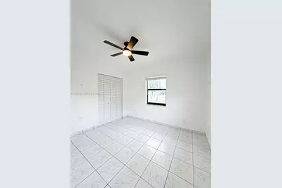 240 NW 36th St, Oakland Park, FL 33309 - Photo 13