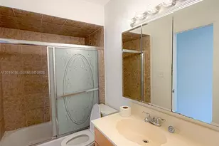 240 NW 36th St, Oakland Park, FL 33309 - Photo 17