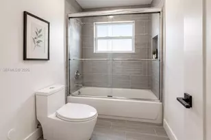 526 NW 6th St, Hallandale Beach, FL 33009 - Photo 17