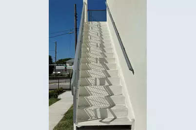 526 NW 6th St, Hallandale Beach, FL 33009 - Photo 3