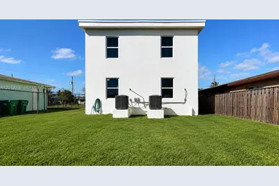526 NW 6th St, Hallandale Beach, FL 33009 - Photo 21