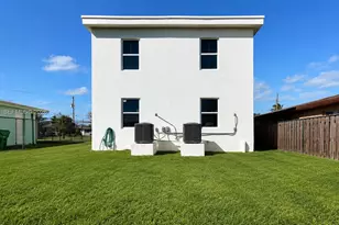 526 NW 6th St, Hallandale Beach, FL 33009 - Photo 21