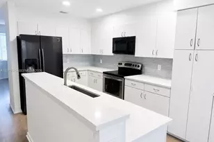 11461 Lakeview Dr, Coral Springs, FL 33071 - Photo 3