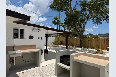 2541 W 10th Ave, Hialeah, FL 33010 - Photo 33