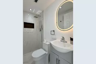 2541 W 10th Ave, Hialeah, FL 33010 - Photo 13