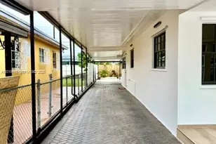 2541 W 10th Ave, Hialeah, FL 33010 - Photo 39