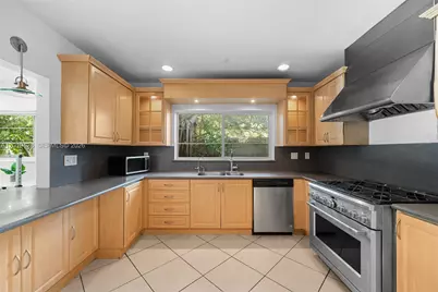 3758 Prairie Ave, Miami Beach, FL 33140 - Photo 11