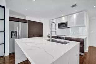 1900 N Bayshore Dr, Miami, FL 33132 - Photo 13