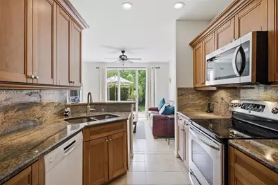 724 NW 170th Ter, Pembroke Pines, FL 33028 - Photo 19