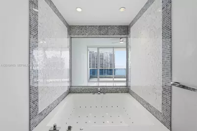 200 Biscayne Boulevard Way #4904, Miami, FL 33131 - Photo 17