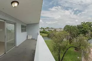 9375 Fontainebleau Blvd, Miami, FL 33172 - Photo 13