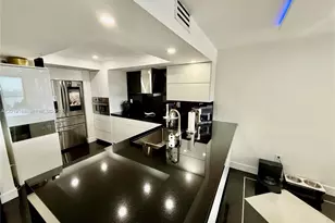 555 NE 15th St, Miami, FL 33132 - Photo 3
