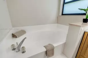 19831 NW 4 St, Pembroke Pines, FL 33029 - Photo 23
