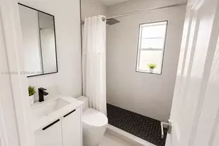 1018 NE 2nd Ave, Fort Lauderdale, FL 33304 - Photo 3
