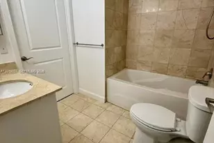 170 SE 14th St, Miami, FL 33131 - Photo 17
