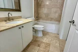 170 SE 14th St, Miami, FL 33131 - Photo 15