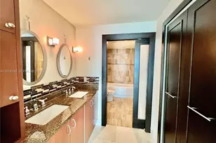 300 S Biscayne Blvd, Miami, FL 33131 - Photo 13